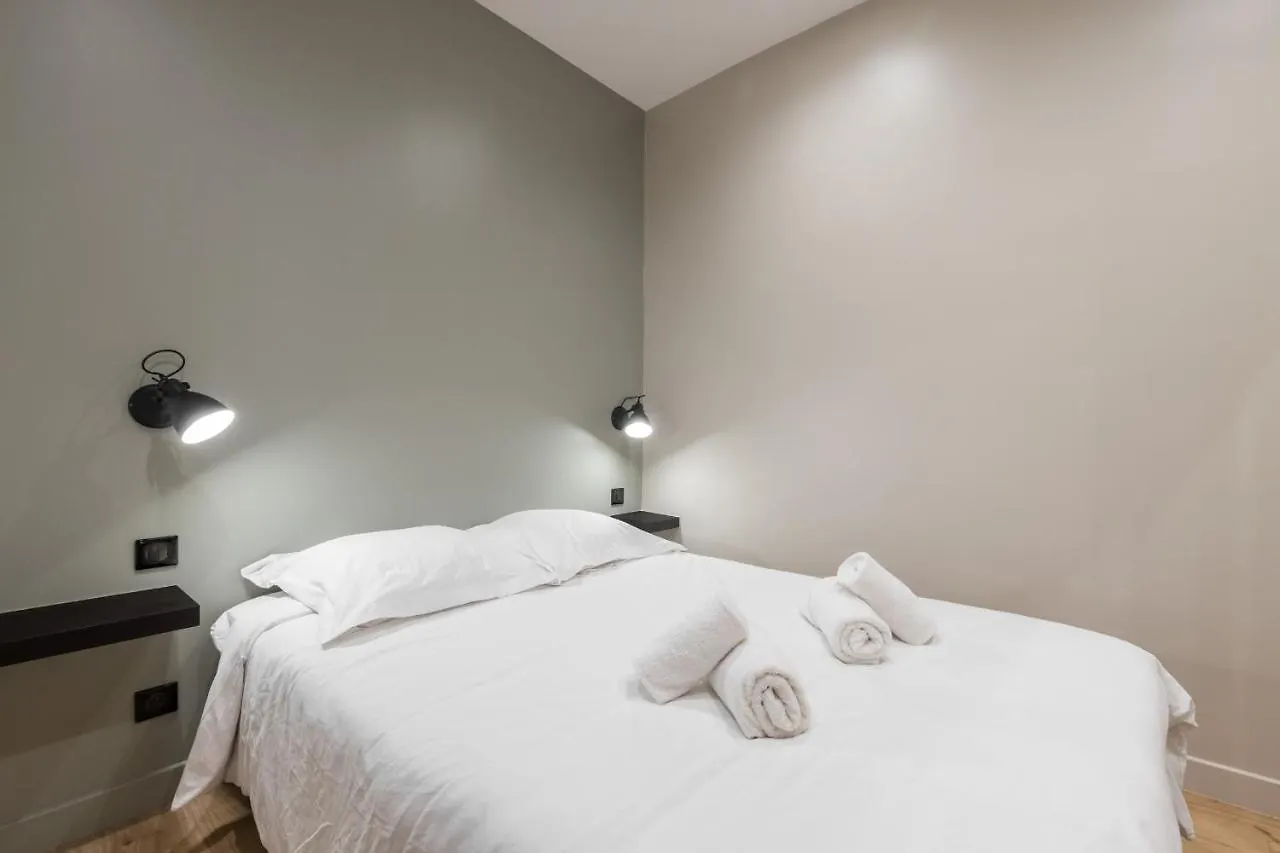 Charming 2 Bdr Old Town Daire Nice