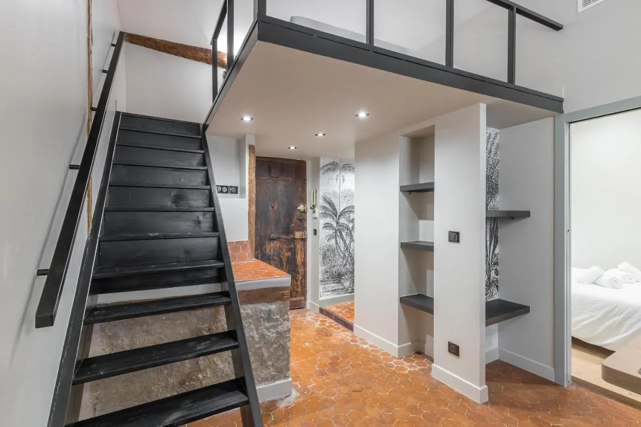 Charming 2 Bdr Old Town Daire Nice